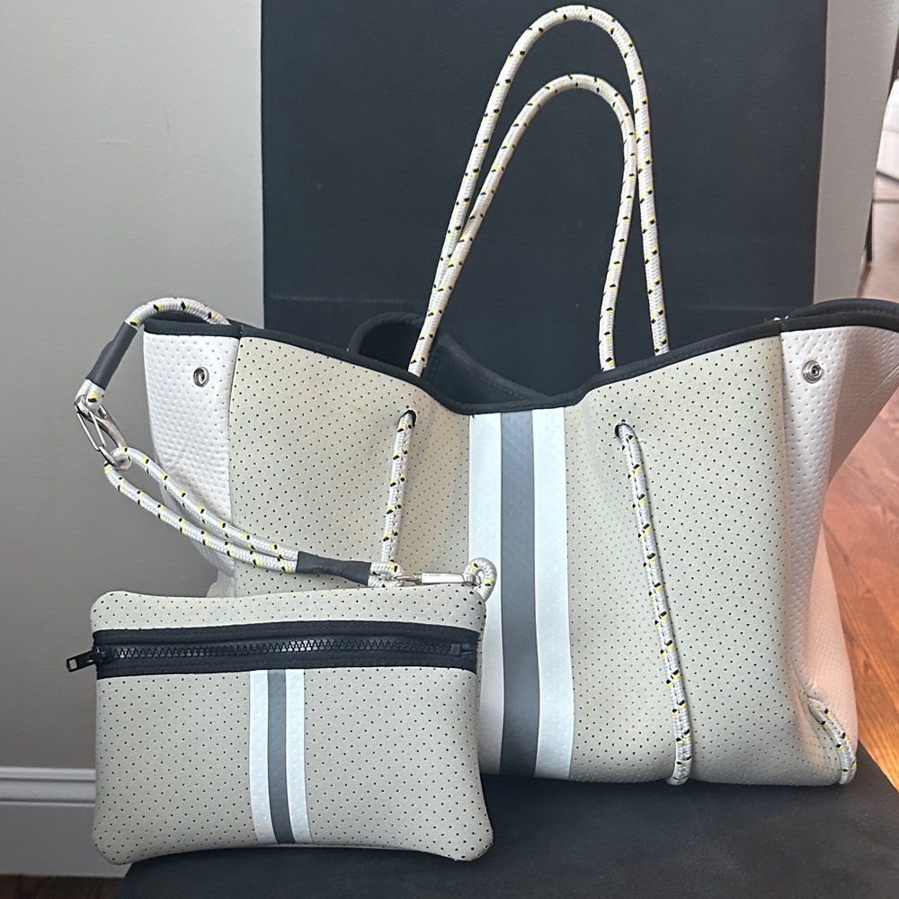 Haute shore Beige Tote Bag with Pouch